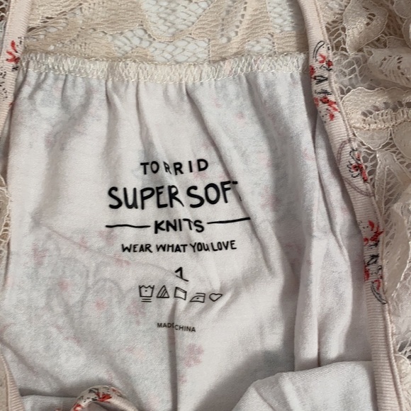 Torrid multicolor soft boho flutter sleeve top - Picture 10 of 13